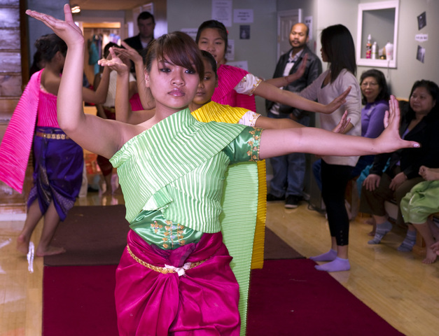 "Friday Arts" premieres