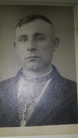 Старший брат Николая Ивановича- Владимир.