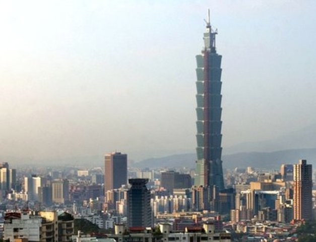 Base jumping Taipei 101