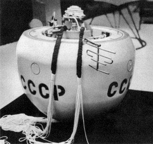 Venera 7 lands on Venus