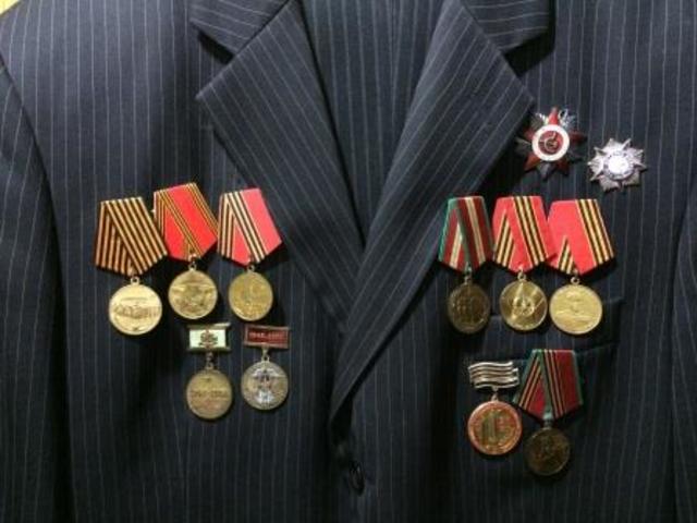 Имеет награды к юбилейным датам Победы в Великой Отечественной войне 1941-1945 г.г.