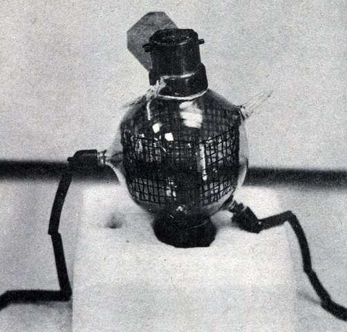 Изобретение электронной лампы