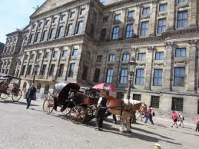 Louis, Antoinette, and children imprisoned