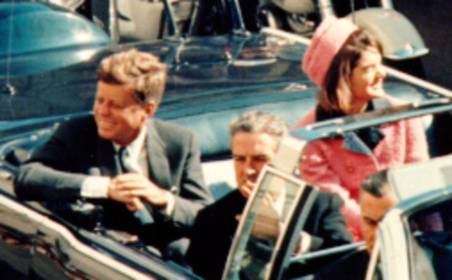 Kennedy arrives in Texas