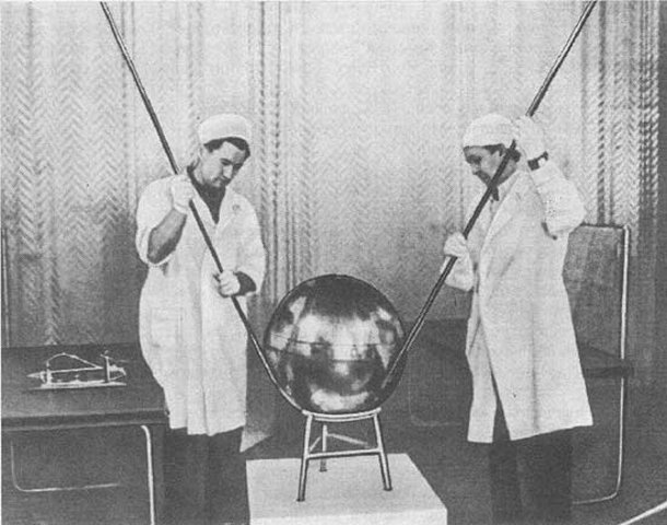 Первый искусственный спутник "Спутник-1"