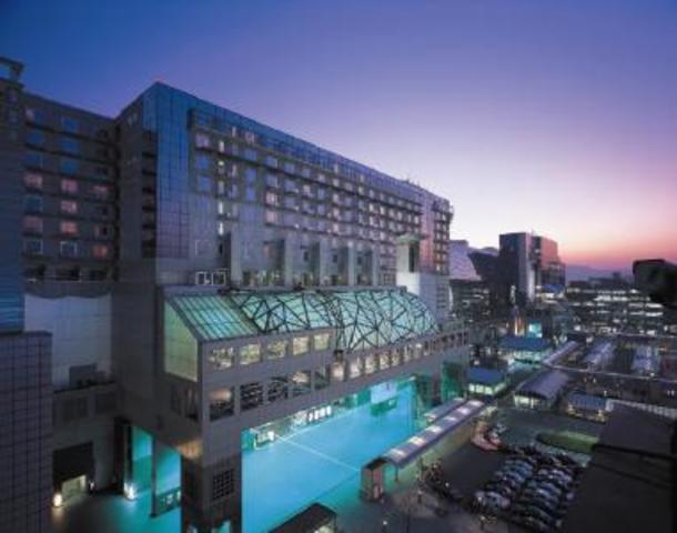 The taxi ride from the Osaka Airport to the Hotel Granvia Kyoto