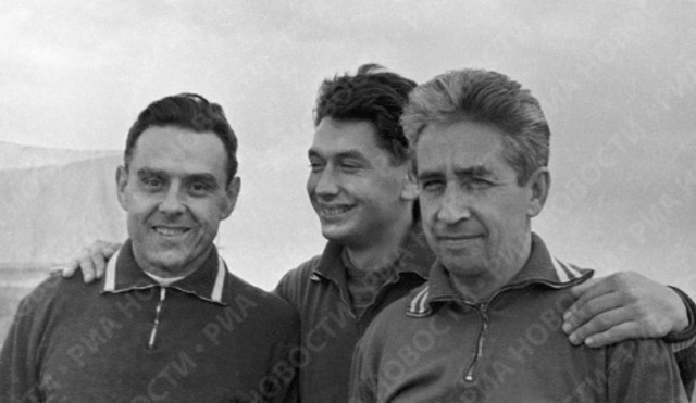 Первый многоместный полет