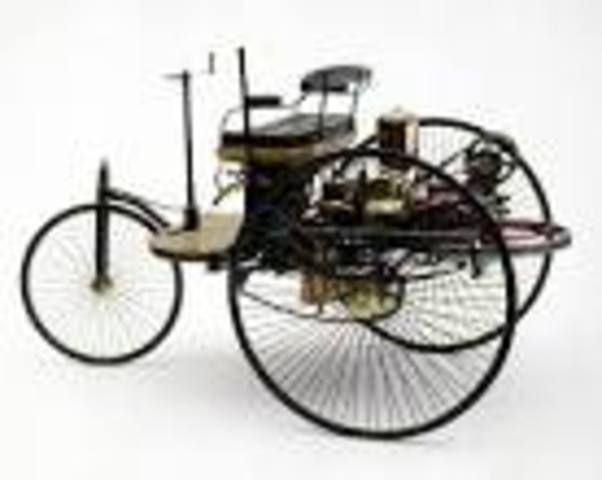 Primer Automóvil propulsado por motor de gasolina