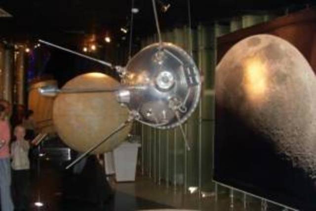 станция «Луна-1» вышла на гелиоцентрическую орбиту.