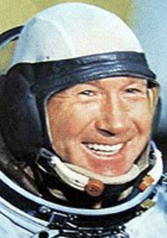 Первый выход человека в космос