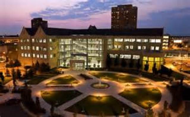 yo asistia la Universidad de St. Thomas en Minnesota. Voy a estudiar la impresa.