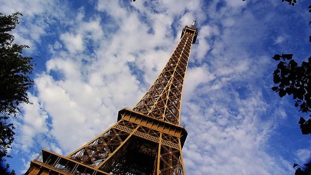 France recognises US Independence.