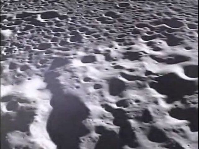 Первый пролёт около Луны