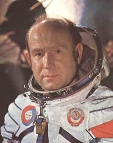 Первый выход космонавта в открытый космос - Алексей Леонов