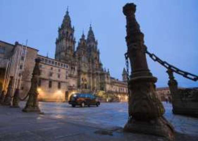 Flights from Accra to Santiago de Compostela