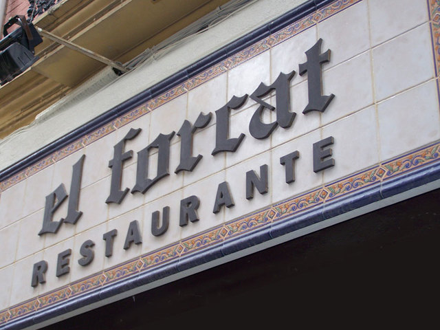 Take taxi from Restaurant El Forcat to Ibis Hotel