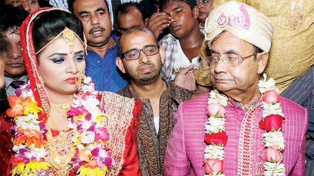 Railways minister ties knot