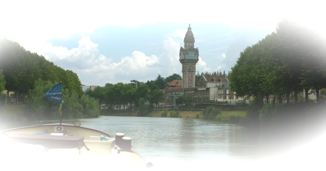 The team will walk to Creperie L’Etoile d’or and have light supper.