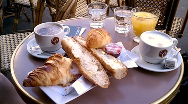 The team will wake up and enjoy a typical French breakfast.