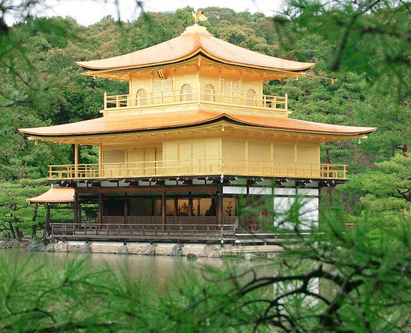 The team will walk to Kinkajuki Temple.