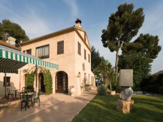 Team will eat at hotel.