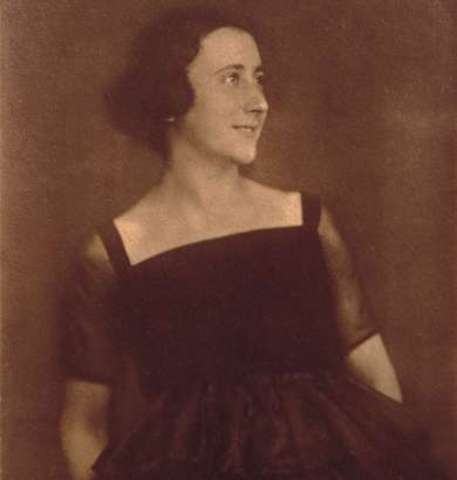 Anne's moeder overlijdt.