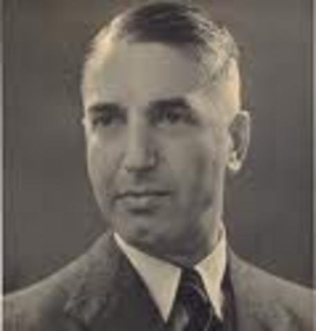 Fritz Pfeffer komt bij anne en haar familie in.