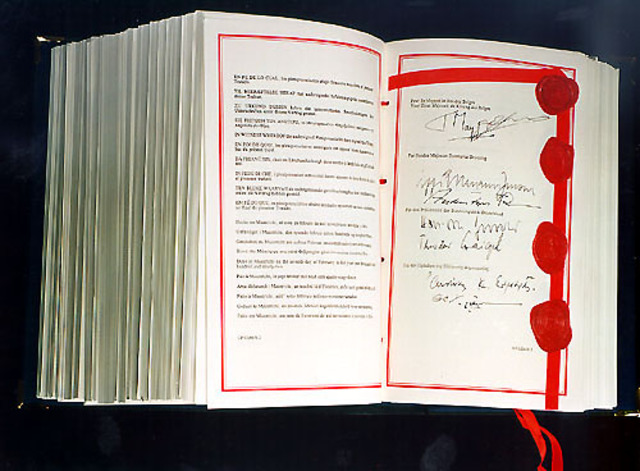 Maastricht Treaty creates European Union (EU)