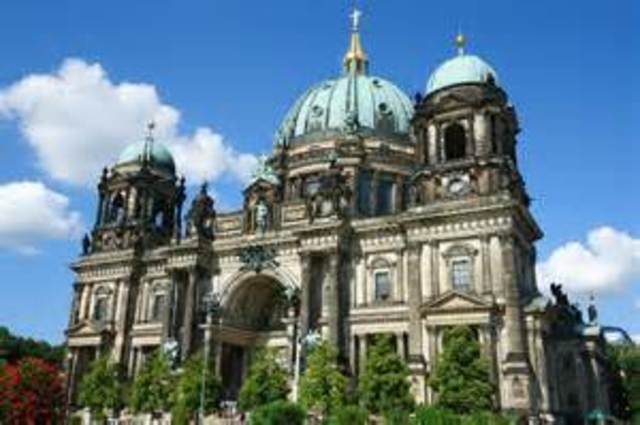 Germany signes Versailles Treaty