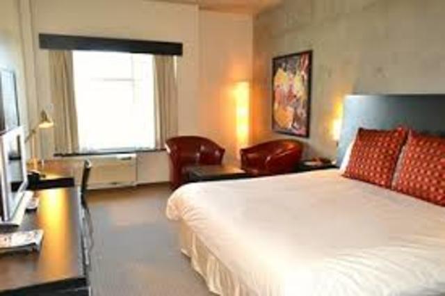 Take cab ride from Cabane à sucre l'En-Tailleur to the hotel.