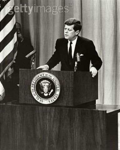 Kennedy announces Soviet threat