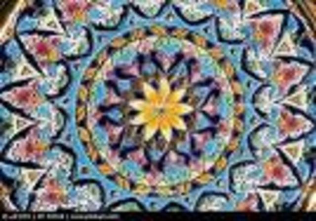 surgem as primeiras ceramicas coloridas