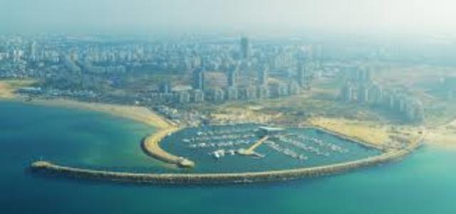 שר האוצר לוי אשכול מאשר את הקמת העיר אשדוד