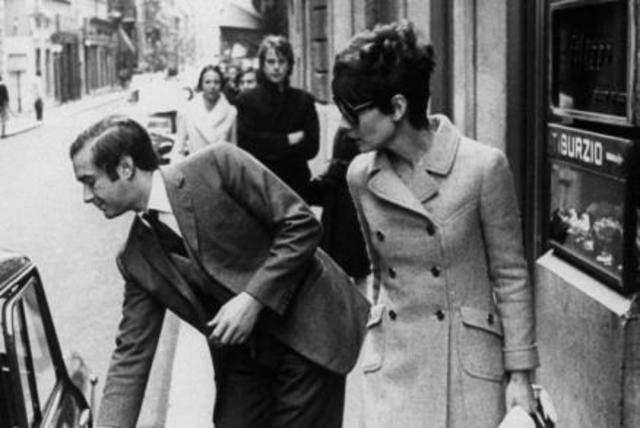 She gets married to Andrea Dotti