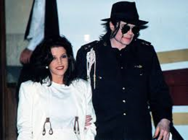 Michael Jackson marries Lisa Marie Presley