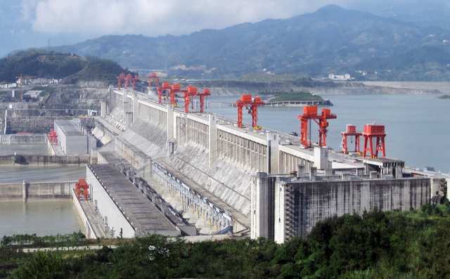 Three Gorges Dam opens