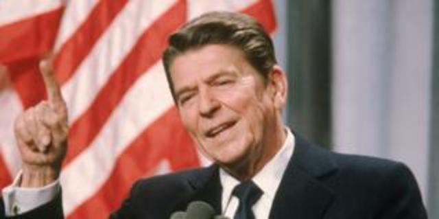 Sube Ronald Reagan al poder