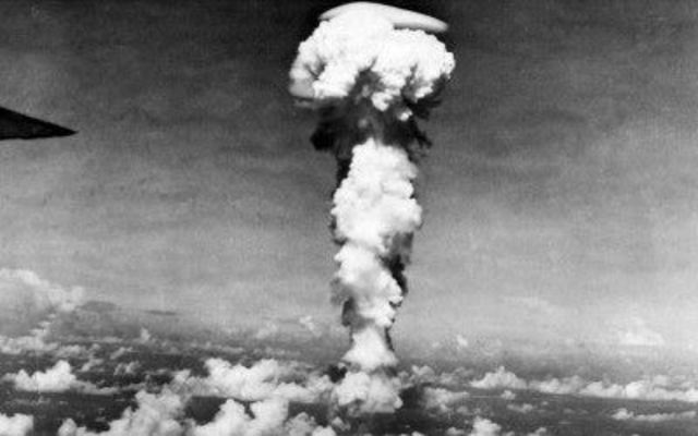 Estallido de bombas atómicas en Japón