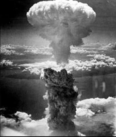 Estallido de bombas atómicas en Japón