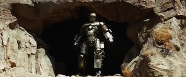 La Inicial Traje de Hierro