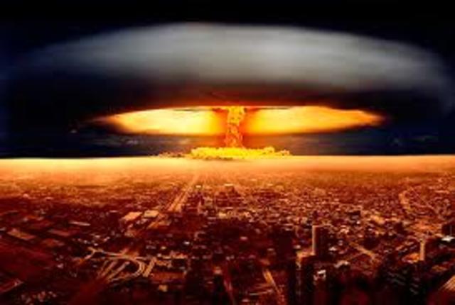 Estallido de bombas atómicas en Japón