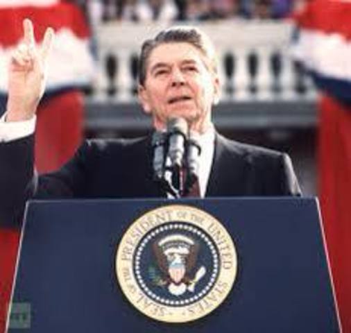 Sube Ronald Reagan al poder