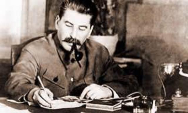 Sube Stalin al poder