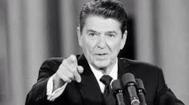 Sube Ronald Reagan al poder