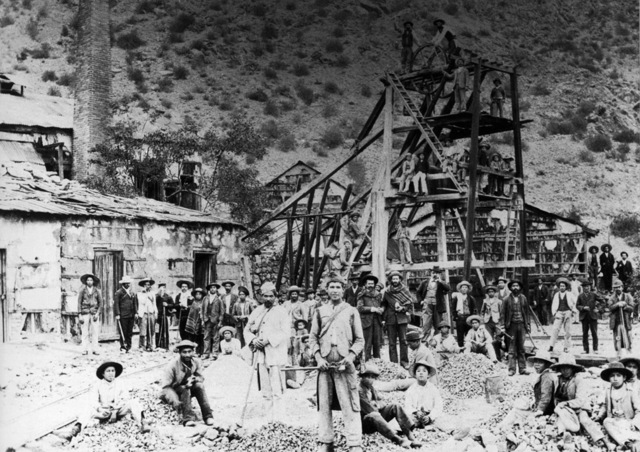 Entrada en vigor de la ley de minas.