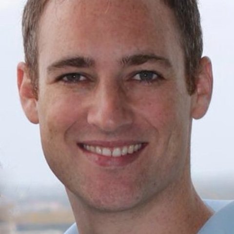 Dave Auclair starts working at Electronic Arts