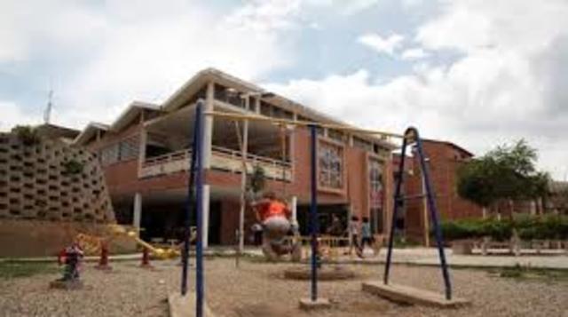 Construcción de nuevas escuelas y creación de nuevas universidades