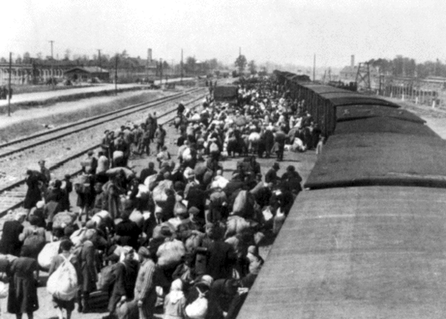 Elie and his family arrive to Birkenau