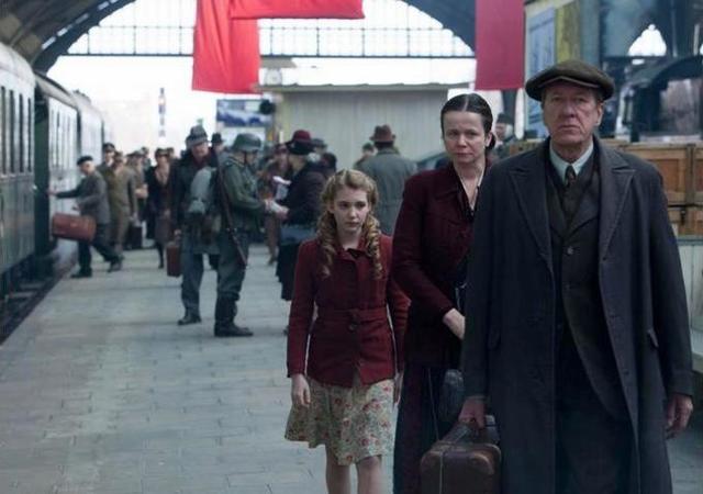 Liesel meets her new parents: The Hubberman's