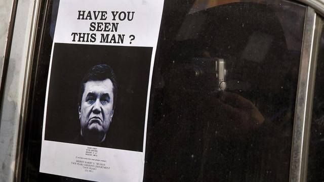 Viktor Janukovitj flygter